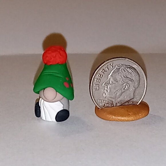 🎯 10 for $10 / Miniature Christmas Elf Gnome Figure - Picture 1 of 1